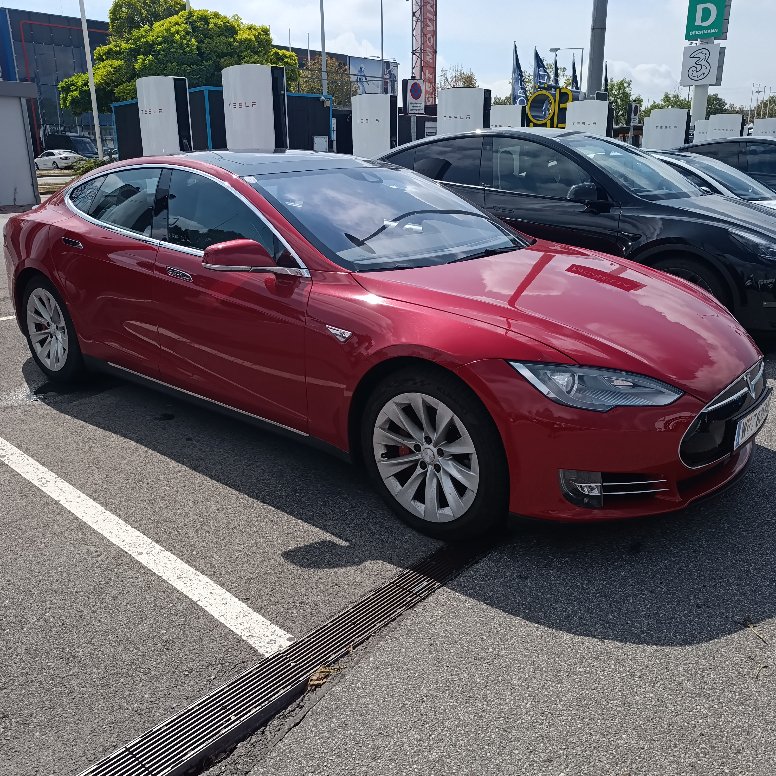 Tesla S red Tesla S red