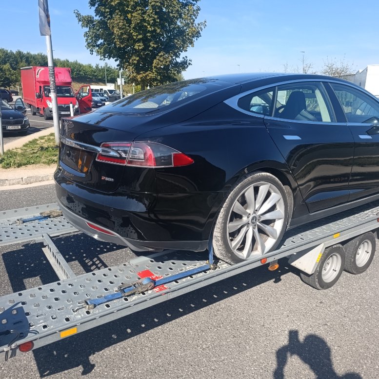 Tesla nach Unfall verkaufen oder reparieren?